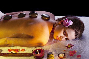 Hot-stone massage kan geboekt worden als massage van 30min en 60min